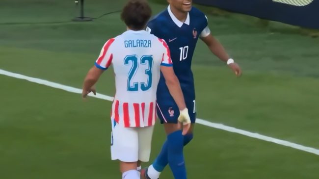 E provokuan gjatë gjithë ndeshjes, Mbappe u&hellip;
