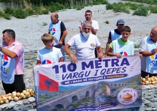 Vargu gjigant me qepët e Postribës shtrihet&hellip;