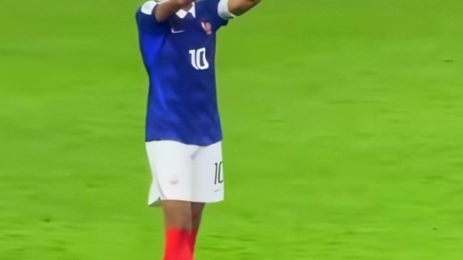 Mbappe i dëshpëruar pranon dështimin dhe përshëndet&hellip;