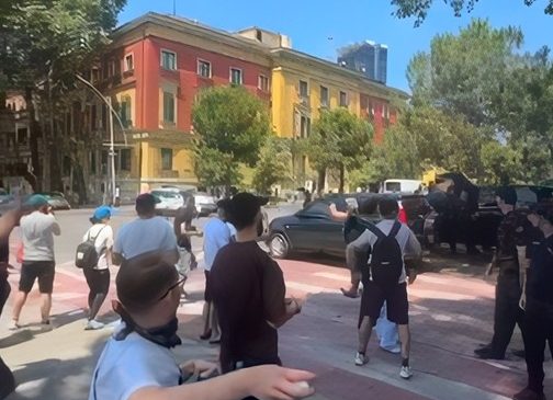 “O hajdut” breshëri vezësh drejt makinës së&hellip;
