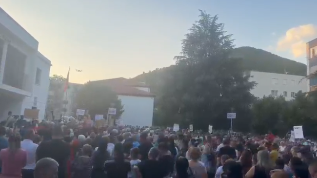 Protestë masive në Poliçan kundër Reformës Administrative&hellip;