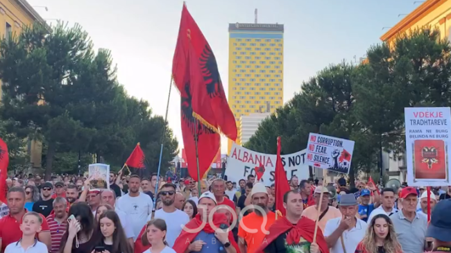 Dita e 34-të e protestës, qytetarët marshojnë&hellip;