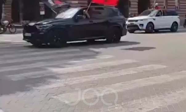 Autokolona e Diasporës mbërrin në Tiranë, kalon&hellip;
