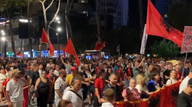“Edi Rama, o tradhtar, jep dorëheqjen sa&hellip;