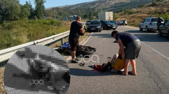 Motoçklisti përfundon i shtrirë në mes të&hellip;