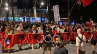 Dita e 60-të e protestës, qytetarët marshojnë&hellip;