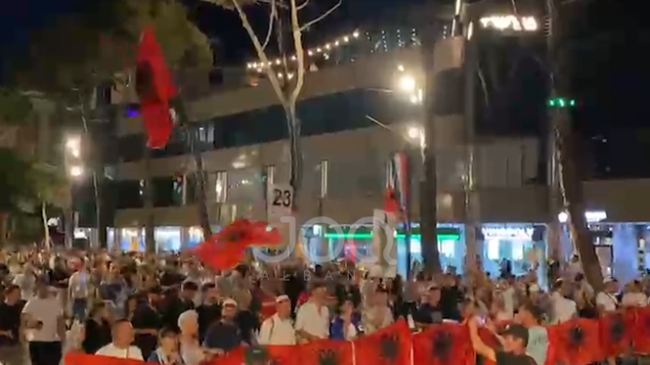 Dita e 50-të e rezistencës, qytetarët nisin&hellip;