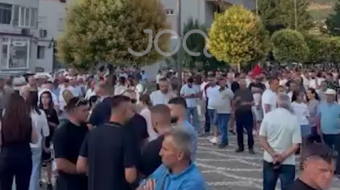 Qytetarët e Përrenjasit ngrihen në protestë kundër&hellip;
