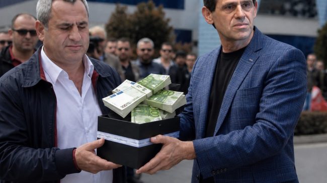 Rakip Suli i jep 2 miliardë lekë&hellip;