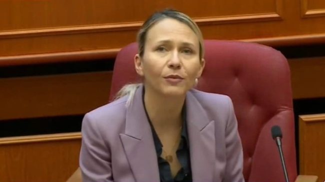 Plas në Bashkinë Tiranë: Anuela Ristani nuk&hellip;