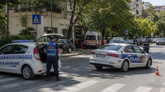 Makina e Policisë Bashkiake përplas 13-vjeçarin mbi&hellip;