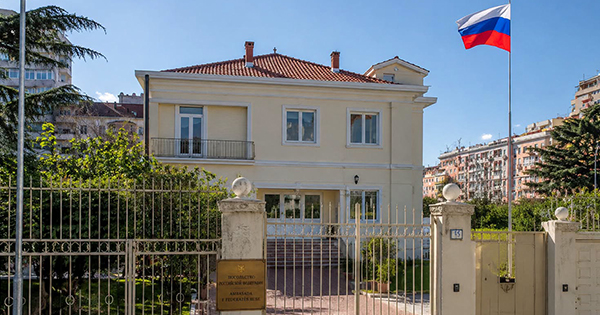 Ambasada Ruse “fëlliq” Tao Ballën dhe Blend&hellip;