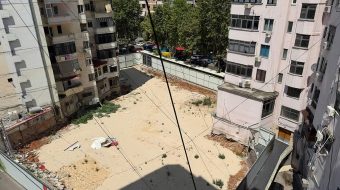 Tirana “burg urban”: Hapësira mes pallateve rrethohet&hellip;