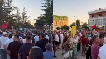 Protestë në Divjakë: Banorët ngrihen kundër shkrirjes&hellip;