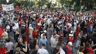 Protesta e 37-të mbledh qytetarët në Tiranë