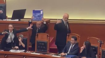 Tensione në Kuvend: Rama ikën nga salla&hellip;