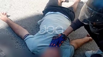 Heroi me kokore: I riu ndihmon çiklistin&hellip;