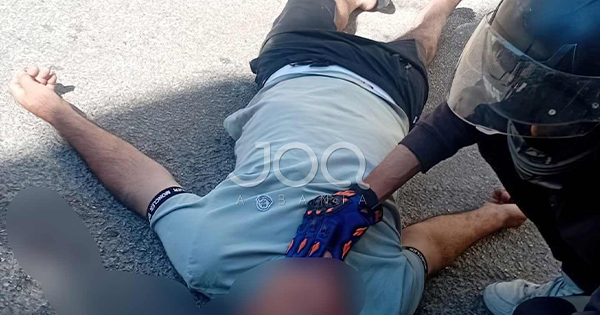 Heroi me kokore: I riu ndihmon çiklistin&hellip;
