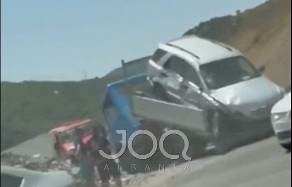Karrotreci del nga rruga në aksin Librazhd–Elbasan,&hellip;
