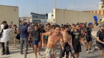 Mijëra emigrantë ilegalë “pushtojnë” enklavën Spanjolle të&hellip;