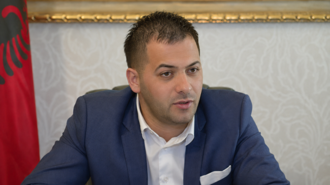 Kush është ‘plaçkitësi’ që abuzoi me tenderat&hellip;