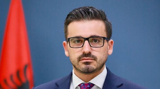 Kush po i zhvat qytetarët me zhdoganimin?