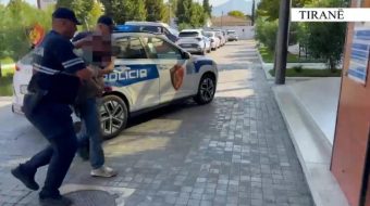 35-vjeçari në Tiranë plagos administratorin e pallatit&hellip;