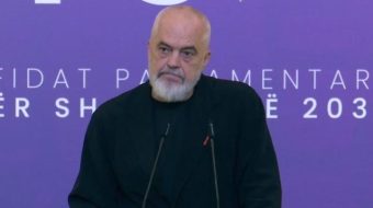 Rama shpërthen pas protestave kundër Reformës Administrative:&hellip;