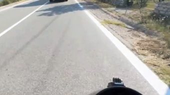 “S’mund të vdes kështu”, motoristi i shpëton&hellip;