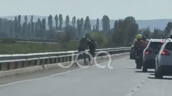 Shqiptari kap në grushta turistin dhe e&hellip;