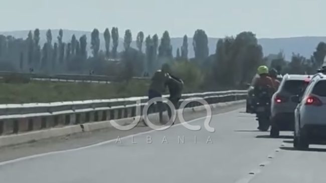 Shqiptari kap në grushta turistin dhe e&hellip;