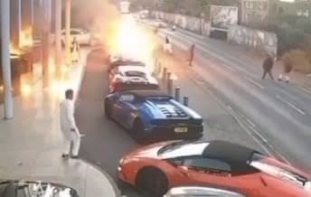 Panik në dasmë, Lamborghini dhe McLaren digjen&hellip;