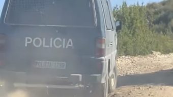Furgoni i Policisë së Shtetit me goma&hellip;