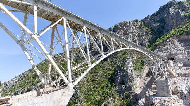 35-vjeçari i jep fund jetës duke u&hellip;