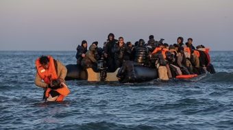 Tragjedi në Kanalin Anglez: Një migrant humb&hellip;