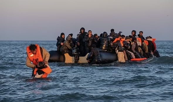 Tragjedi në Kanalin Anglez: Një migrant humb&hellip;