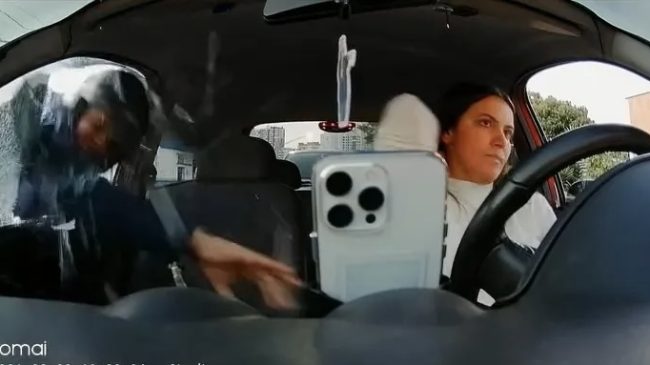Vajza grabitet mes të trafikut, hajdutët i&hellip;