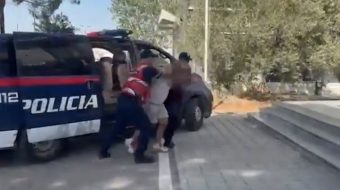 U rrahën në lokal, 22-vjeçari kthehet me&hellip;