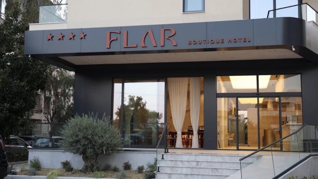 Djemtë e pronarit tek hotel Flar në&hellip;