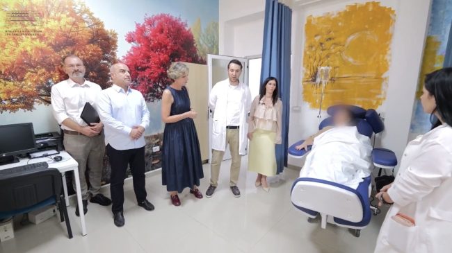 Ministrja elitare në botë, lypëse që mburret&hellip;