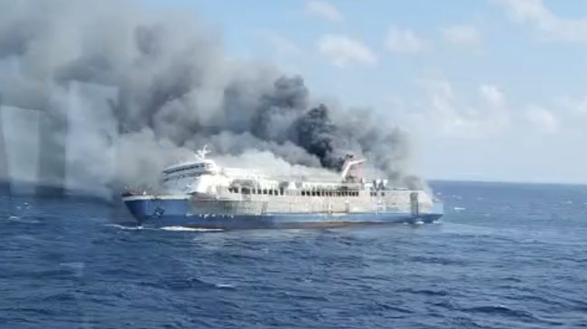 Flakët përpijnë tragetin në Indonezi, 5 viktima&hellip;