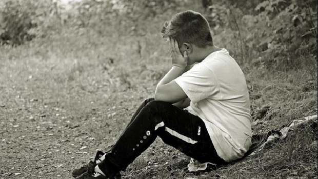 31-vjeçari merr peng në shtëpi një djalë&hellip;