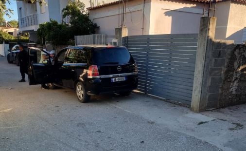 Babai e goditi aksidentalisht me makinë, humb&hellip;