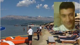 Jetonte me nënën dhe motrën me qira,&hellip;