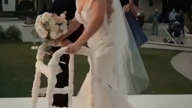 Nusja e paralizuar ecën drejt altarit në&hellip;