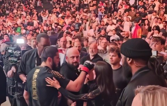 Sapo kishte “rrahur” babain, Islam Makhachev takon&hellip;