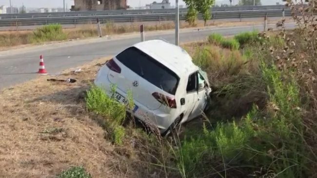 Volkswagen-i del nga rruga në Levan: Tre&hellip;