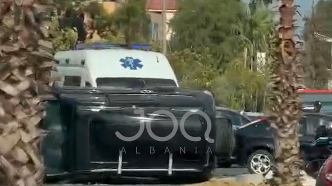 “Semafori ka tre muaj që s’punon”, përplasen&hellip;
