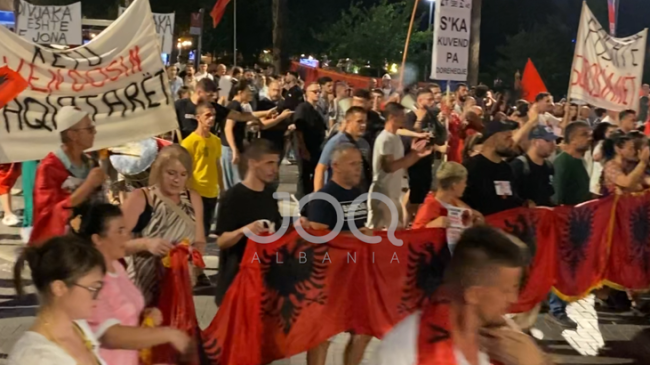 Diaspora mbush sheshin, nis marshimi në ditën&hellip;