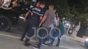 “Xhiroi gomat para policisë, por e pësoi&hellip;
